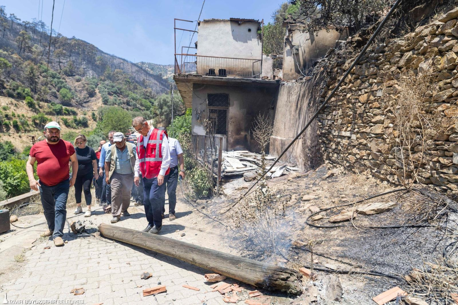 Başkan Tugay'dan yanan köyler için yardım kampanyası başvurusu